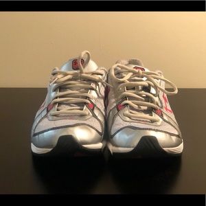 Under Armour Men’s DCE Performance Trainer Running Shoes, Silver/Red, Size 11